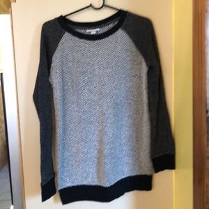 LIZ LANGE MATERNITY BLACK / GRAY LONG TOP